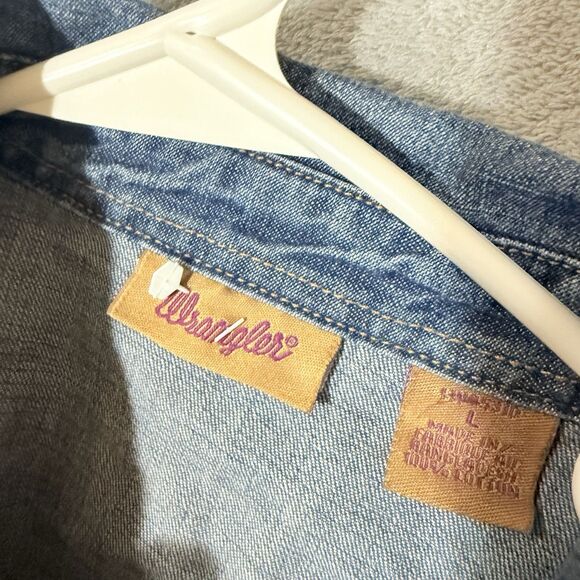Wrangler Denim L Shirt Long Sleeve Embroidered Snap Chambray Western Floral - Picture 3 of 7